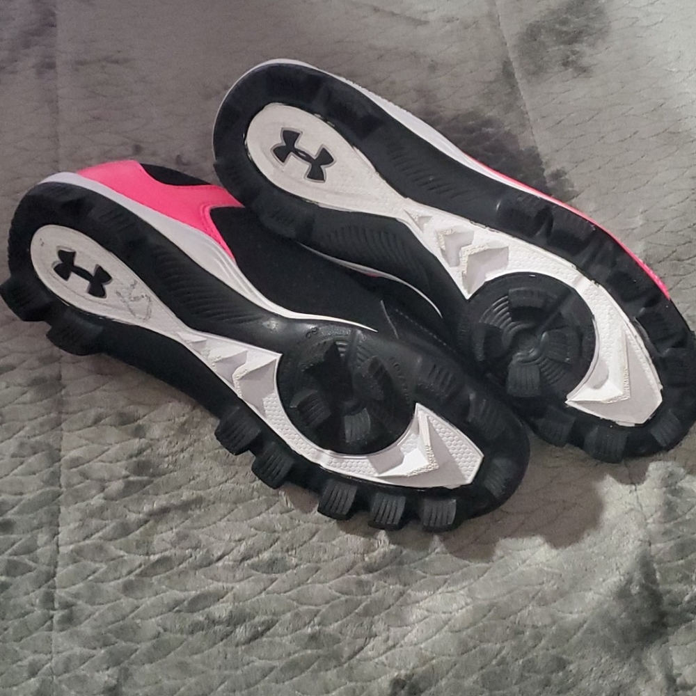Cleats - Picture 6 of 9